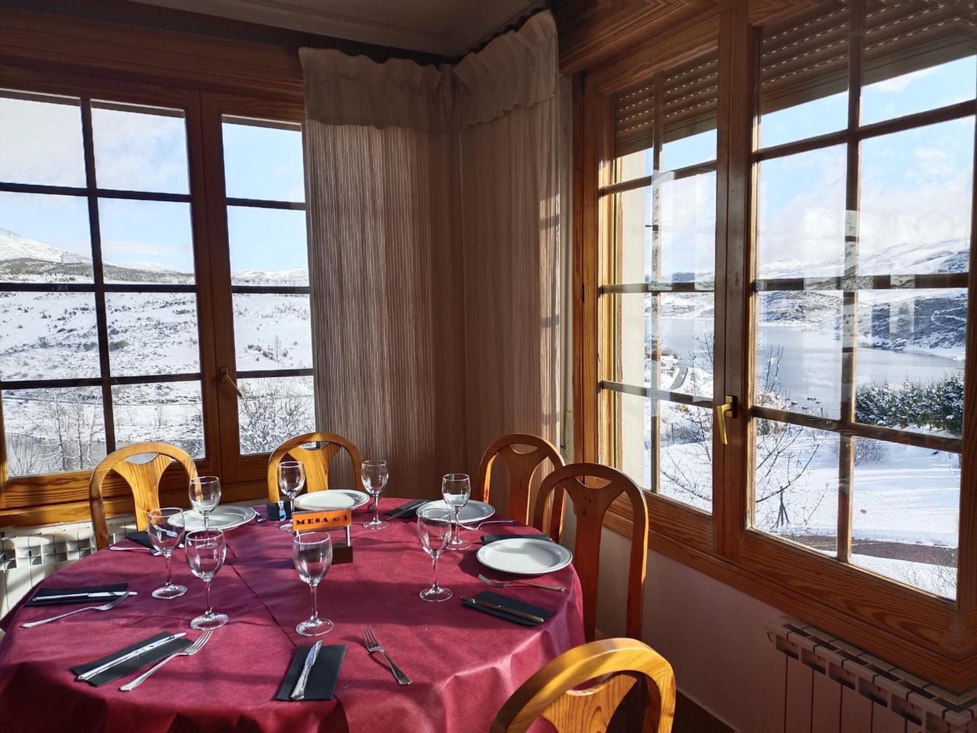 Hotel Pico Espiguete Alba De Los Cardanos Bagian luar foto
