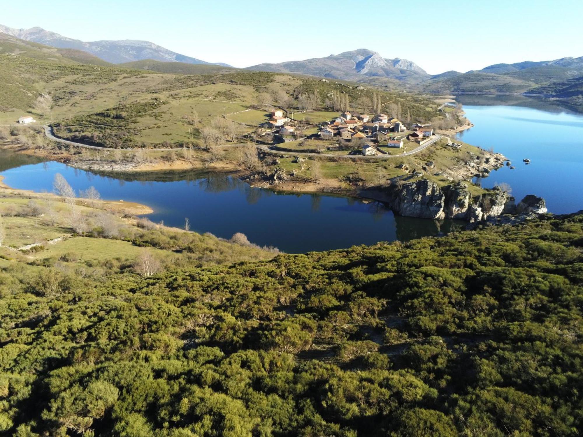 Hotel Pico Espiguete Alba De Los Cardanos Bagian luar foto