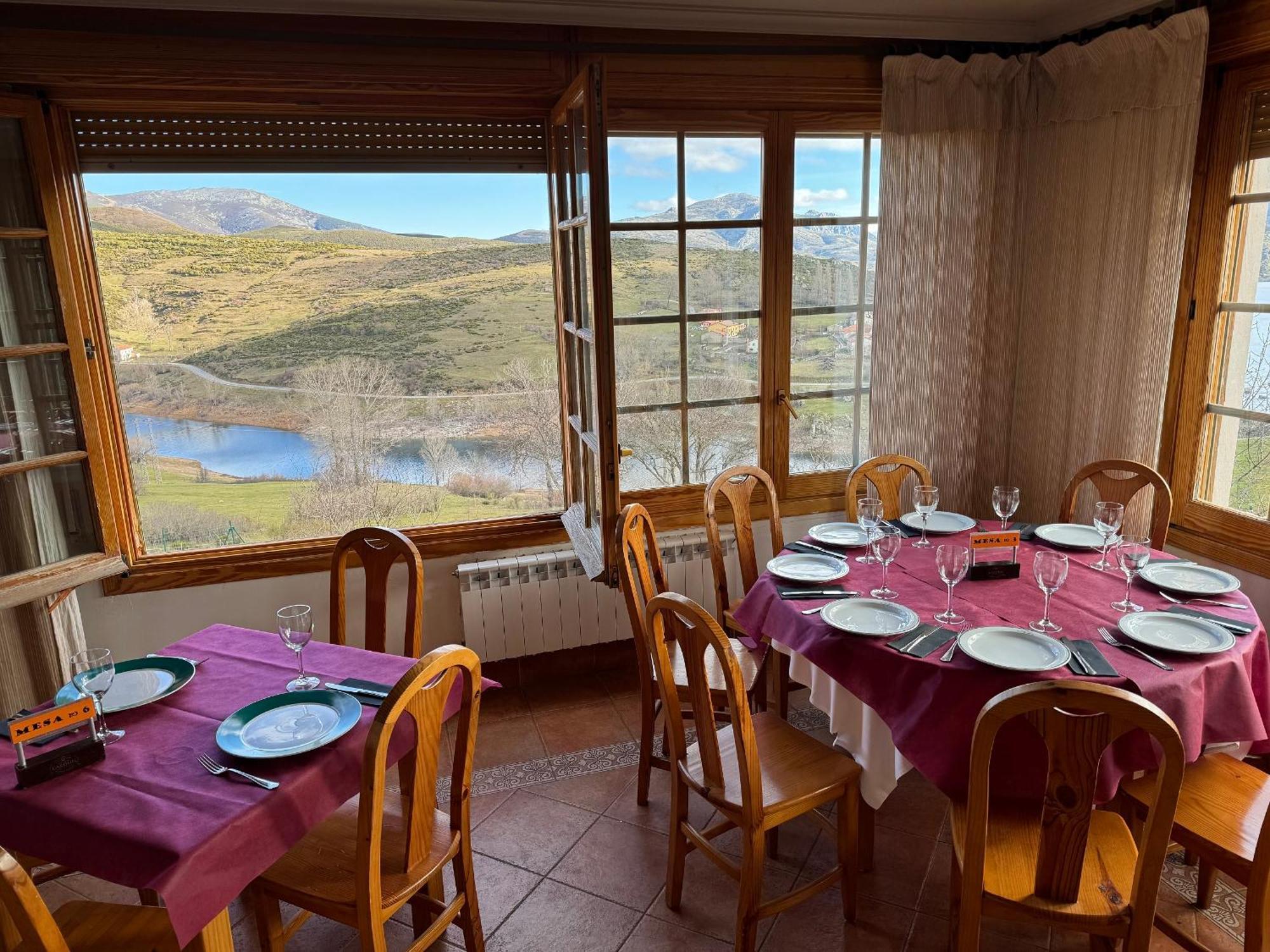 Hotel Pico Espiguete Alba De Los Cardanos Bagian luar foto