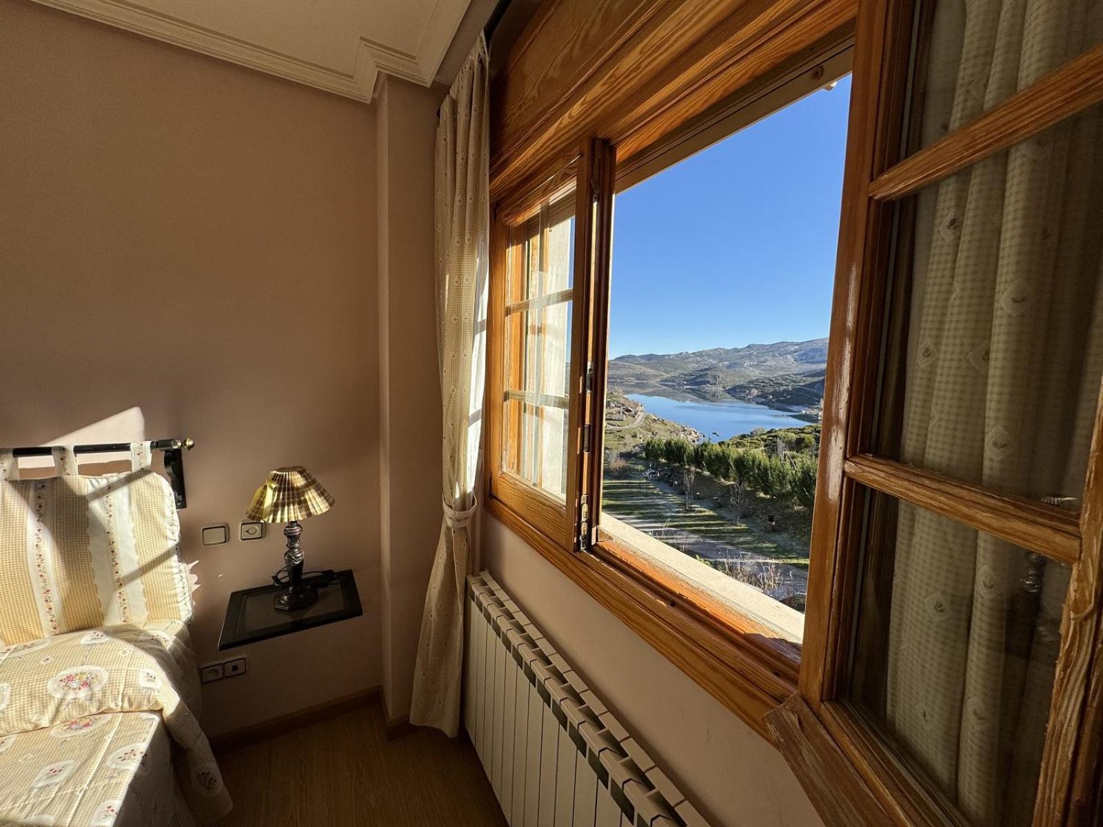 Hotel Pico Espiguete Alba De Los Cardanos Bagian luar foto